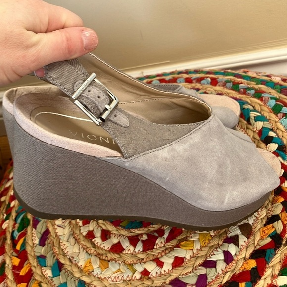 NWOT Vionic Trixie Light Gray Peep-Toe Slingback Shoes - Picture 3 of 8